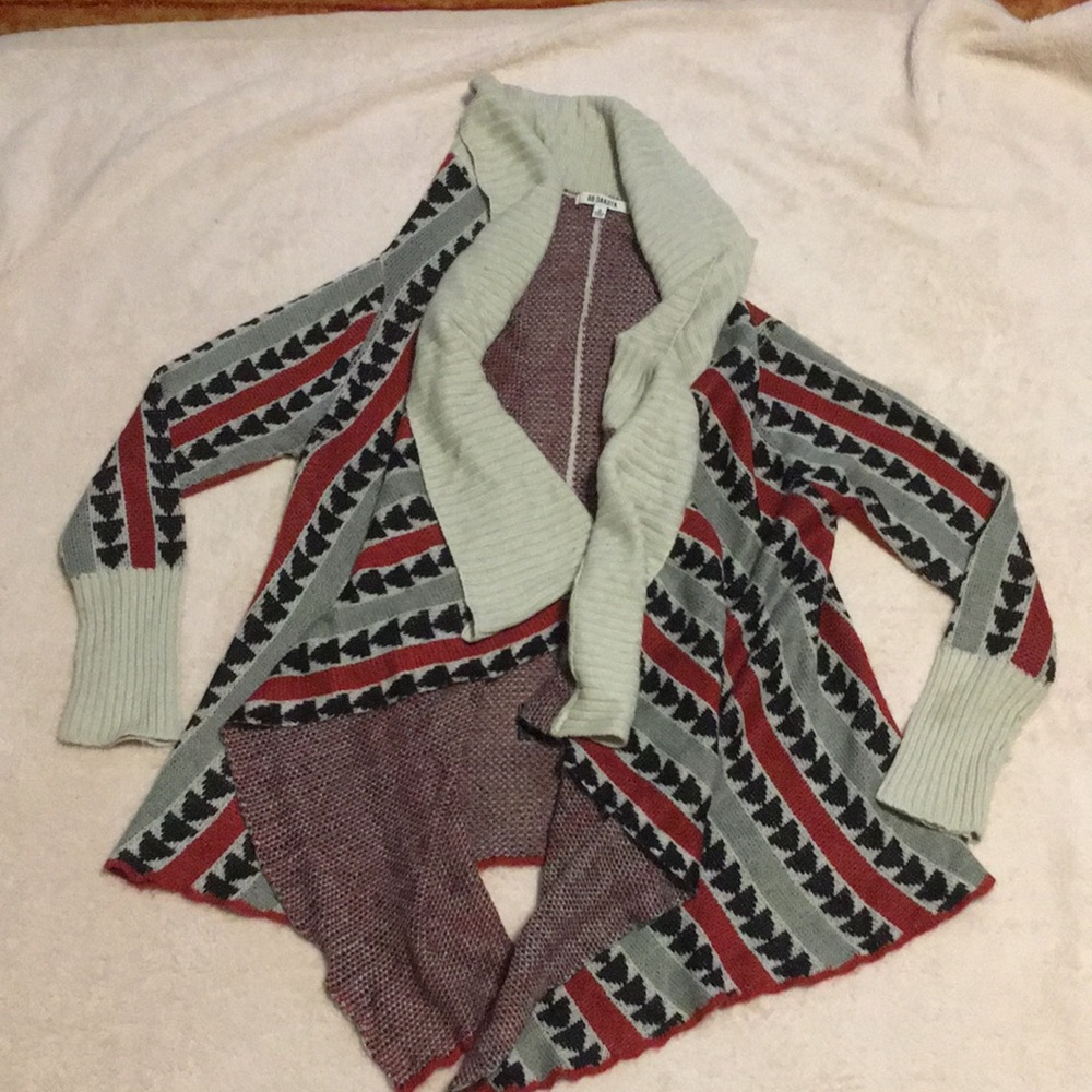 Geometric knit sweater, red white & grey triangles
